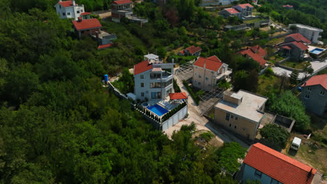 Drone-tilting-toward-a-deluxe-homes-in-the-hills-of-Herceg-Novi,-in-Montenegro