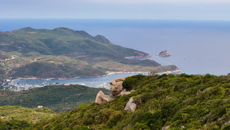 Espectacular-Mirador-Sobre-La-Bahía-De-Vinh-Hy,-Vietnam-Central