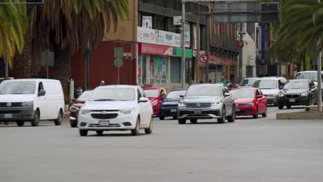 Vehículos-Circulando-Por-La-Avenida-Bucareli-Y-Reforma-En-El-Centro-Histórico-De-La-Ciudad-De-México