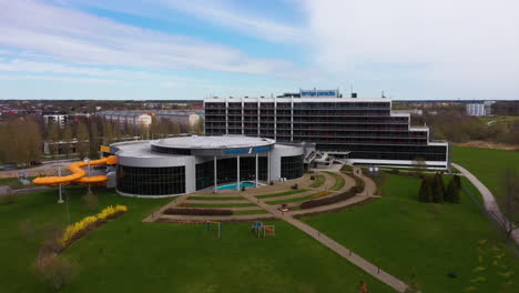 Veekeskus-water-park-in-aerial-establishing-view-with-Tervise-Paradiis-Spa-Hotel-in-background