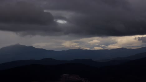 Formation-of-rain-grey-clouds-skyline-time-lapse,-mountains-highlights