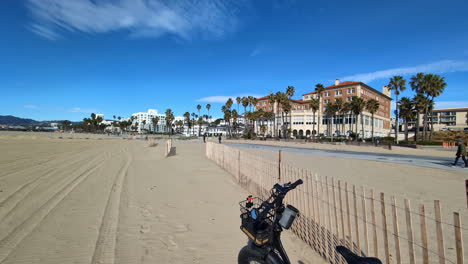 Iconic-views-of-Venice-beach-in-Los-Angeles,-USA