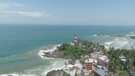 Luftaufnahme-Des-Leuchtturms-Von-Kovalam,-Thiruvananthapuram,-Kerala