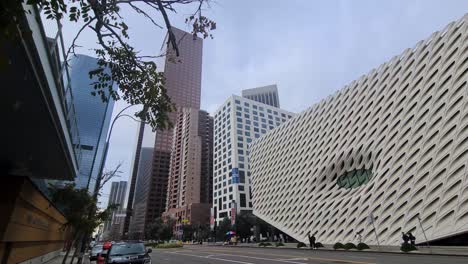 The-Broad-Art-Museum-Building-and-Traffic-on-Grand-Avenue,-Los-Angeles,-California-USA