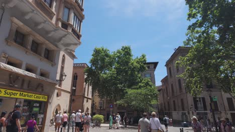 Calles-Españolas,-Ciudad-Turística-De-Vacaciones-En-Verano,-Palma-De-Mallorca