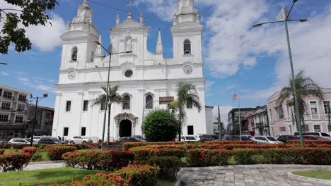 Belém,-Pará,-Brazil:-Frontal-view-of-the-Metropolitan-Cathedral-of-Belém,-Nossa-Senhora-da-Graça