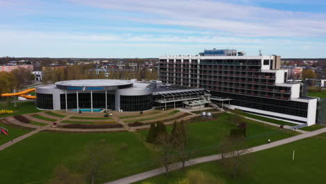 Veekeskus-water-park-with-Tervise-Paradiis-Spa-Hotel-in-approaching-drone-view