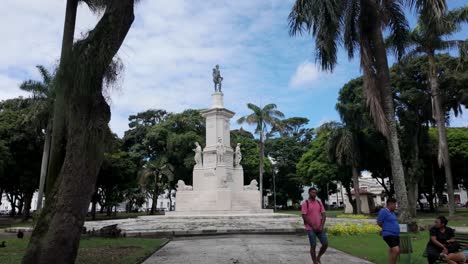 Panoramablick-Auf-Die-Statue-Von-Dom-Pedro-II-Auf-Dem-Platz,-Der-Seinen-Namen-Trägt