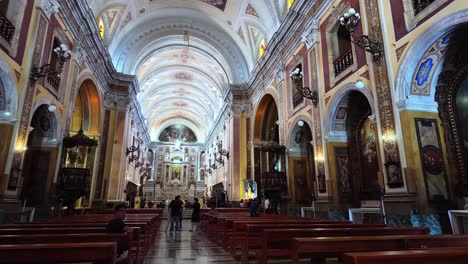 Belém,-Pará,-Brazil:-Entrance-to-the-central-nave-of-the-Metropolitan-Cathedral-of-Belém,-Nossa-Senhora-da-Graça