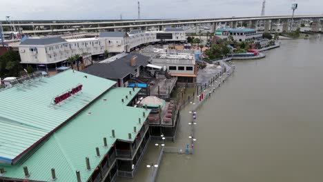 Diese-Dramatischen-Drohnenaufnahmen-Zeigen-Das-Ausmaß-Der-Überschwemmung-Am-Kemah-Boardwalk,-Nachdem-Hurrikan-Baryl-Die-Texanische-Golfküste-Getroffen-Hatte