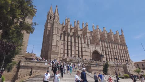 Gotisches-Wahrzeichen-Der-Kathedrale-Santa-Maria-Aus-Dem-13.-Jahrhundert,-Palma-De-Mallorca,-Spanien