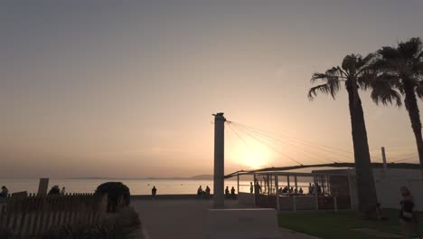 Paseo-Al-Atardecer-En-La-Playa-De-Can-Pastilla-Mallorca-Islas-Baleares-España,-Popular-Destino-De-Vacaciones