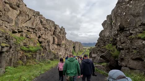 Tourists-walking-in-Thingvellir-National-Park-in-Iceland