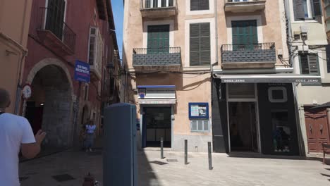 Buildings-near-old-town-city-centre-of-Palma-de-Mallorca,-Spain-day-time