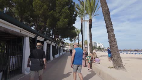 Playa-De-Magaluf-Durante-El-Día,-Destino-Turístico-Español-En-Mallorca-España