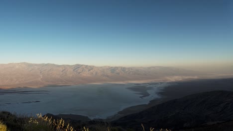 Zeitraffer-Des-Sonnenaufgangs-über-Dem-Badwater-Basin-Im-Death-Valley-In-4K