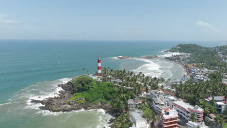 Luftaufnahme-Des-Leuchtturms-Von-Kovalam,-Thiruvananthapuram,-Kerala