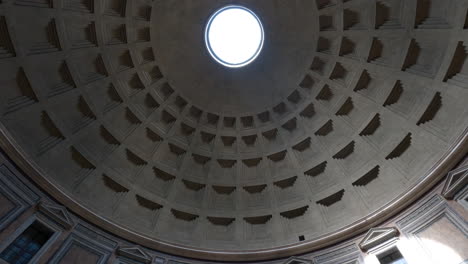 Innenansicht-Der-Kassettenkuppel-Und-Des-Oculus-Des-Pantheons