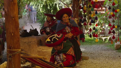 Indigenous-peruvian-women-weaving-with-their-typical-traditional-costumes