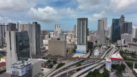 Skyline-Der-Innenstadt-Von-Miami-An-Einem-Bewölkten-Tag