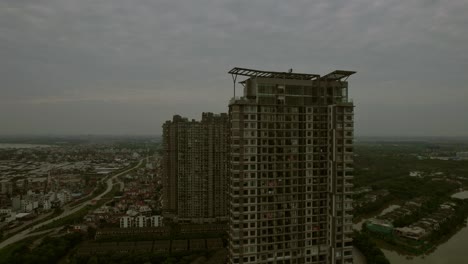 Aerial-rising-modern-residential-building-in-downtown-Hanoi,-Vietnam