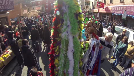 Souvenir-vendors-in-Chinatown-during-the-New-Year-celebration