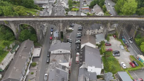 Aerial-view-of-the-Tavistock-Viaduct-spanning-residential-areas,-Devon,-UK