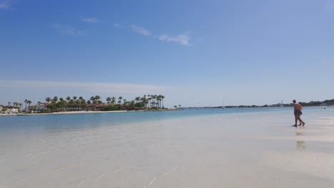 Wunderschöner-Exotischer-Strand-Am-Mittelmeer,-Blaues-Wasser,-Magaluf-Im-Urlaubsziel-Mallorca