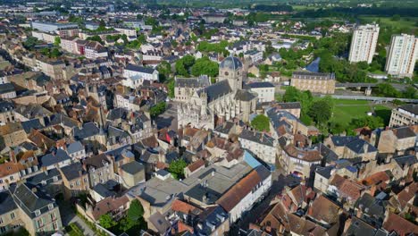 Notre-Dame-Basilica,-Alencon,-Orne-in-Normandie,-France