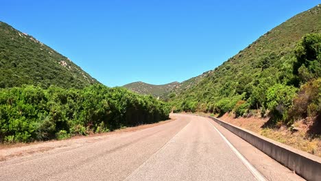 Rodeado-De-La-Madre-Naturaleza,-Viaje-De-Vacaciones-Sin-Preocupaciones,-Cerdeña