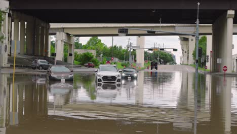 View-of-cars-stuck-in-flood-waters-in-Houston,-Texas-after-Tropical-Storm