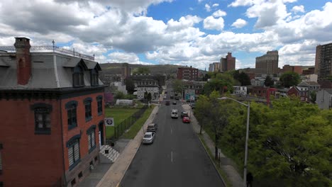 Aerial-FPV-shot-of-row-houses-in-American-city,-Reading-Pennsylvania