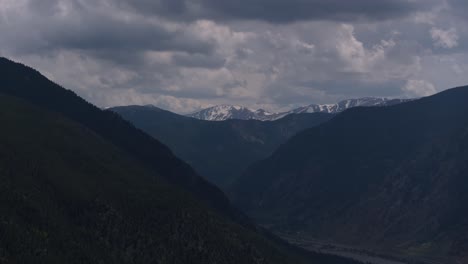 Pushing-in-Aerial-shot-of-mountain-tops-of-the-Colorado-Rockies