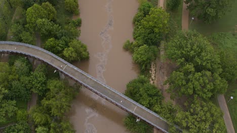 Birds-eye-view-of-the-Buffalo-Bayou-in-Houston,-Texas