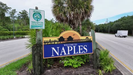 Welcome-to-Naples-sign