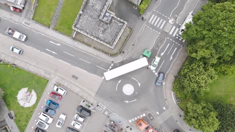 Top-down-drone-view-of-a-UK-police-car-stopping-a-lorry,-highlighting-the-incident-on-the-road