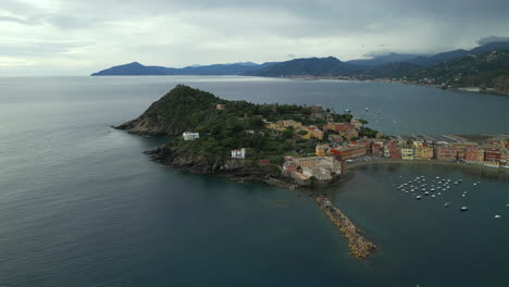 Drohnenaufnahme-Von-Sestri-Levante,-Baja-Del-Silencio