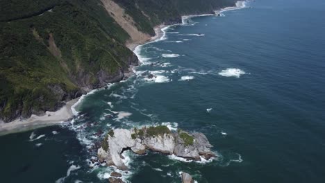 Drone-view-of-the-coast,-ocean,-forest-and-beaches-on-a-sunny-summer-day-at-Knights-Point-Lookout,-West-Coast,-New-Zealand