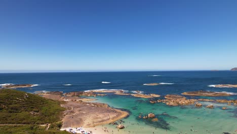 Vista-De-Drones-4k-De-La-Piscina-Greens,-Una-Hermosa-Playa-Dentro-Del-Parque-Nacional-William-Bay-En-Dinamarca,-Australia-Occidental