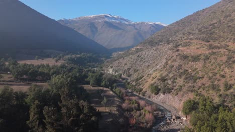 Farellones-Santiago-De-Chile-Río-Día-Naturaleza-Nieve-Drone-Luz-Del-Día