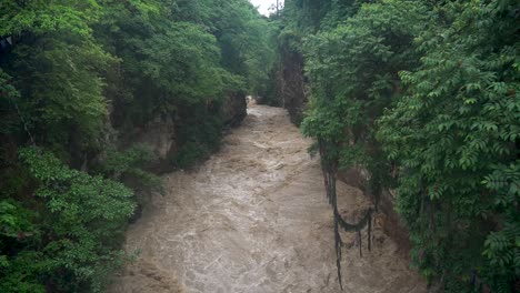 Aufgrund-Starker-Regenfälle-Überschwemmungen-Des-Bagmati-Flusses-In-Kathmandu