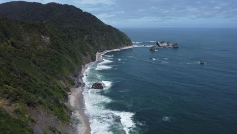 Drone-view-of-the-coast,-ocean,-forest-and-beaches-on-a-sunny-summer-day-at-Knights-Point-Lookout,-West-Coast,-New-Zealand