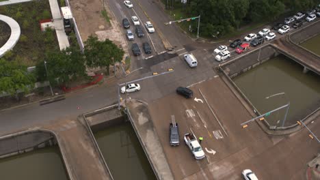 Enthüllen-Drohnenaufnahme-Des-Buffalo-Bayou-In-Houston,-Texas