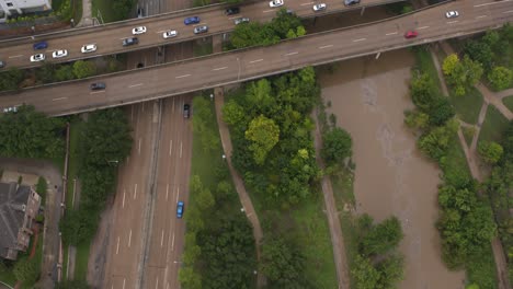 Birds-eye-view-of-Memorial-Drive-and-Buffalo-Bayou-in-Houston,-Texas