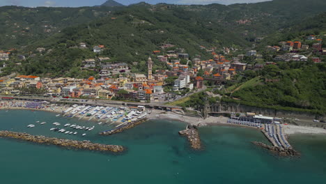 Sestri-Levante,-coastal-town-in-Liguria,-Italy,-features-vibrant-buildings-and-a-picturesque-beachfront