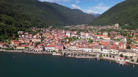 Stadt-Am-Lago-Maggiore-Mit-Einer-Drohne-Gefilmt