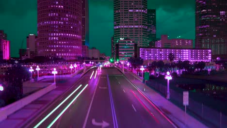 El-Centro-De-Tampa-Por-La-Noche-Con-Vibrantes-Luces-De-Neón.