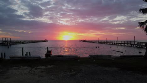 Farbenfroher-Sonnenaufgang-In-Rockport,-Texas