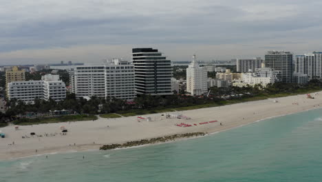 Aerial-video-moving-south-along-North-Miami-beach-showcasing-the-buildings-and-their-surroundings