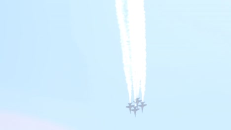 Blue-Angels-FA---18A-Kampfjets-Tauchen-Mit-Schweif-Ein